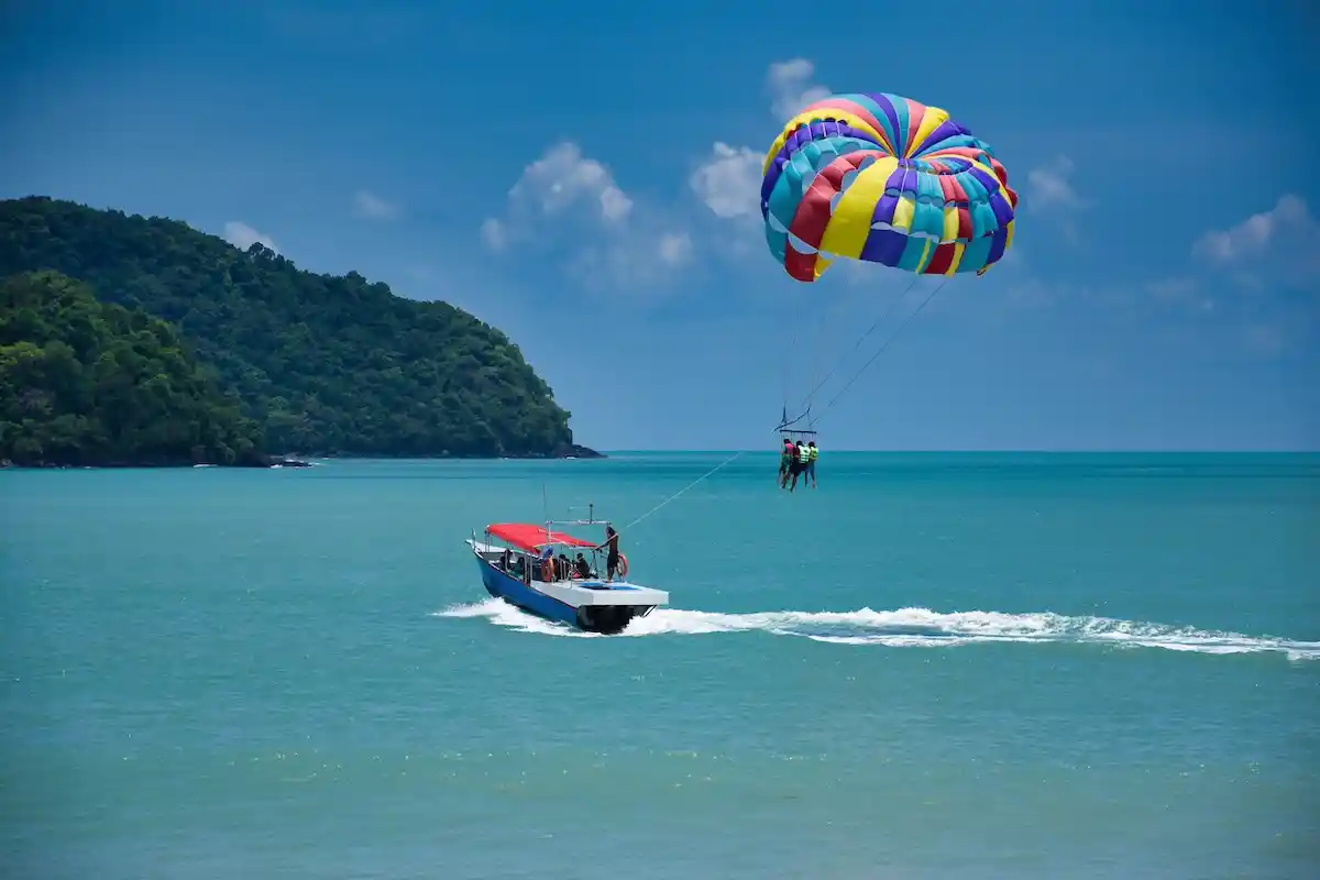 parasailing in Andaman